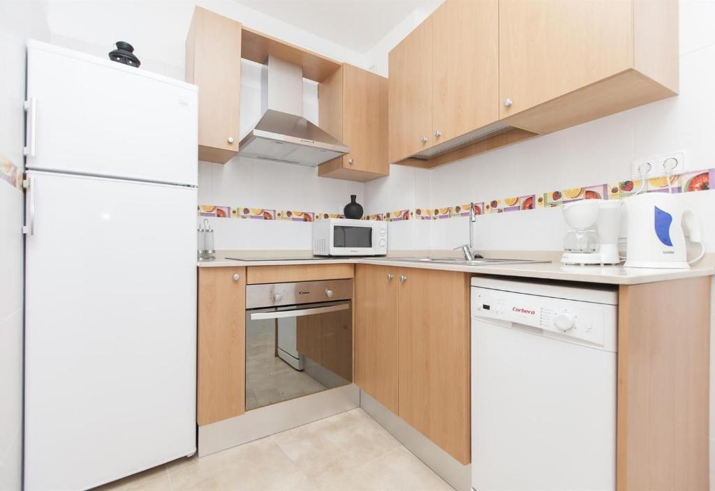 3 bedroom apartment next to Plaza - 3
