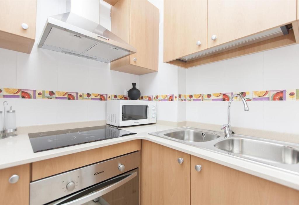 3 bedroom apartment next to Plaza - 4
