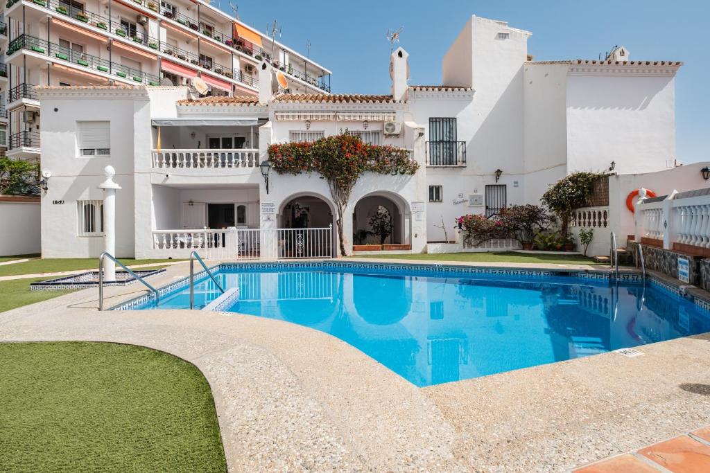 Bright spacious 1 bed apartment - 1