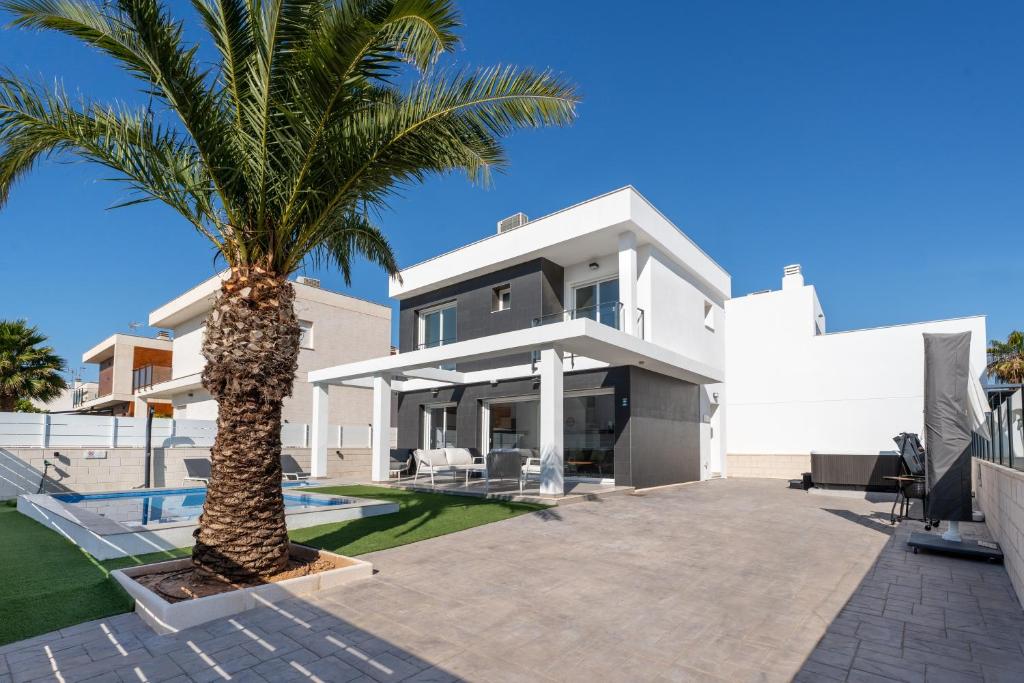 Casa Bos Palm Tree Villa with Pool - 4