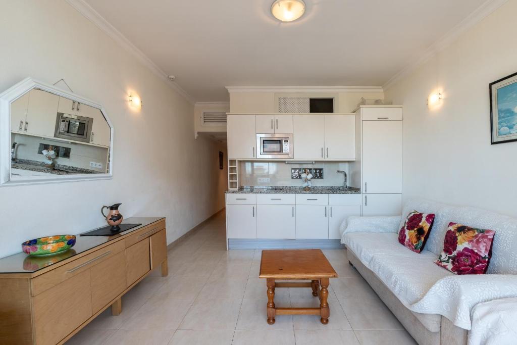 Sunny one bedroom apartment - 4