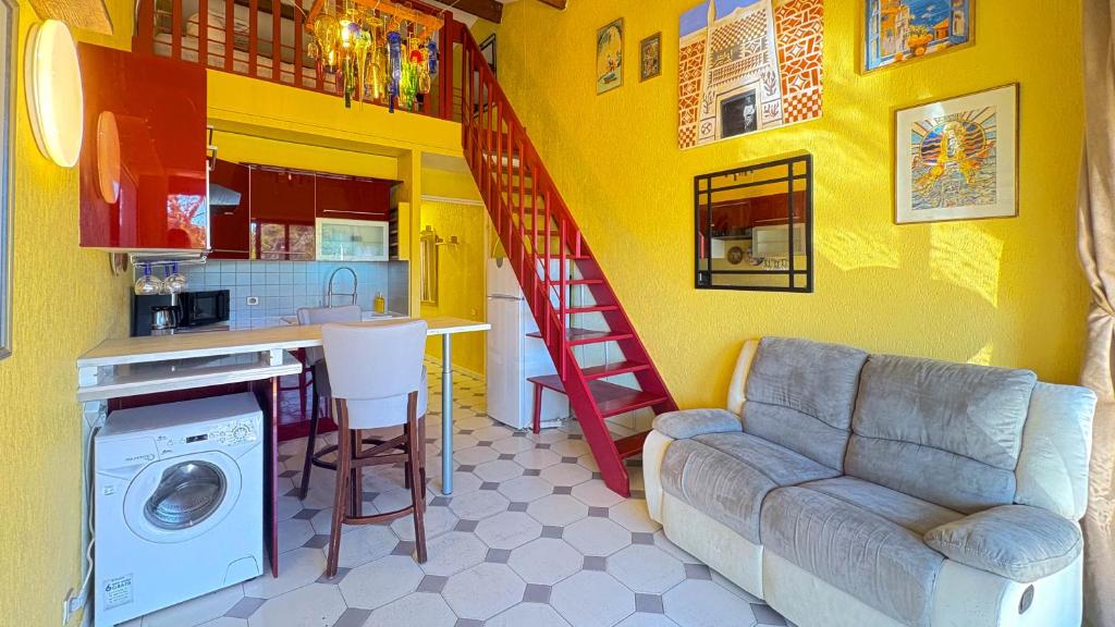 Loft Vue Mer avec Terrasse Privée — Quartier Port Vauban, Antibes | 2 min Gare | Plages à pied - 5