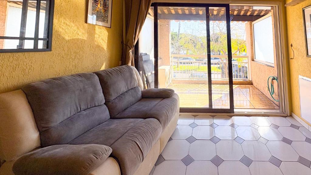 Loft Vue Mer avec Terrasse Privée — Quartier Port Vauban, Antibes | 2 min Gare | Plages à pied - 4