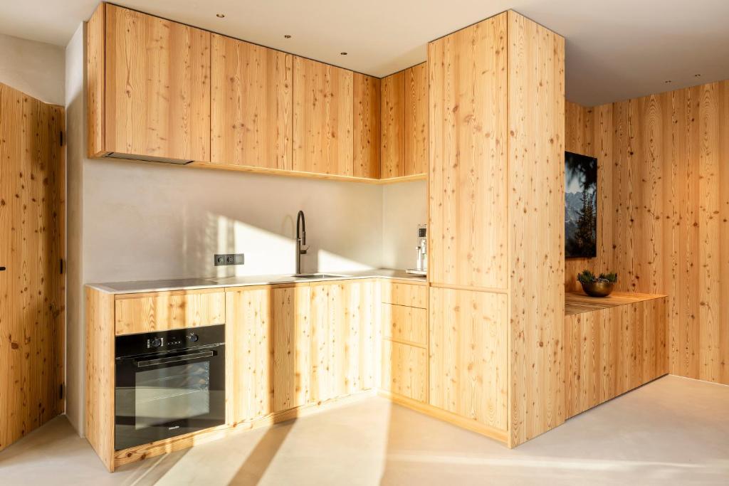 Vronis Lodge - 2