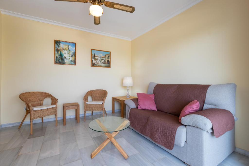 Lovely 2 bed apt overlooking golf - 5