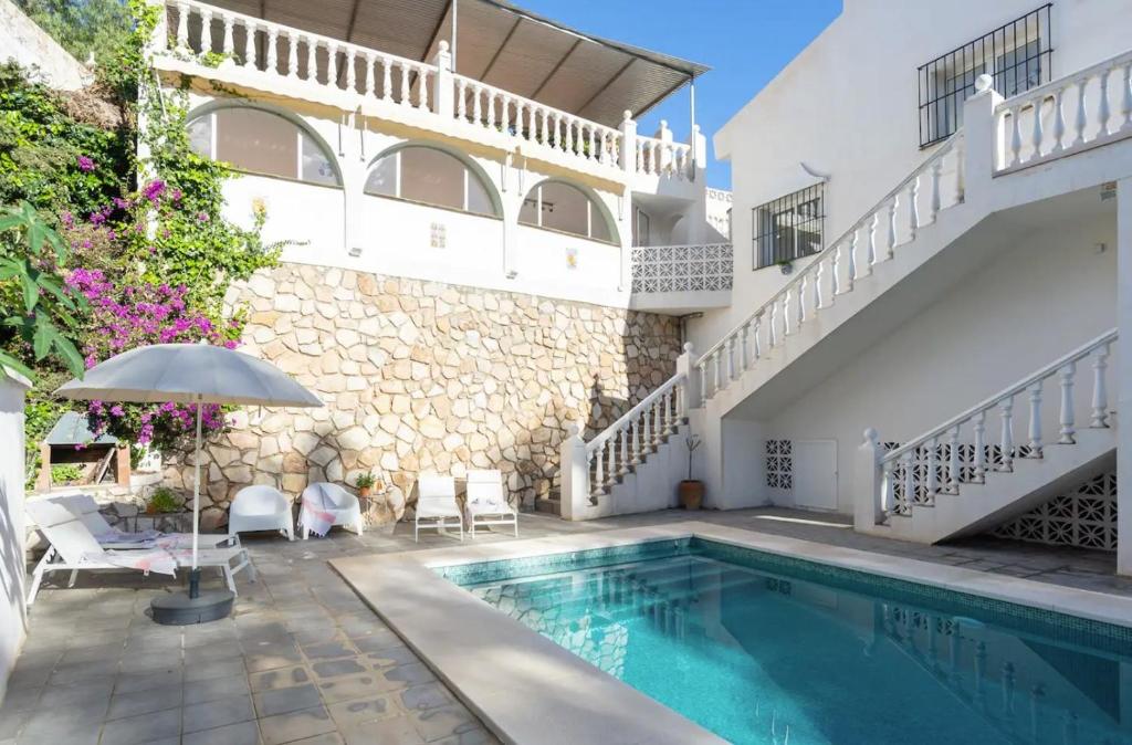 Modern villa with private pool - 2
