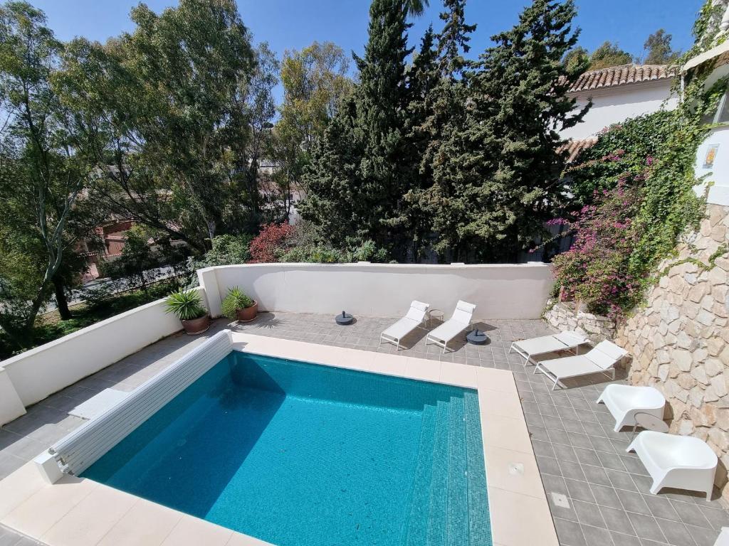 Modern villa with private pool - 1
