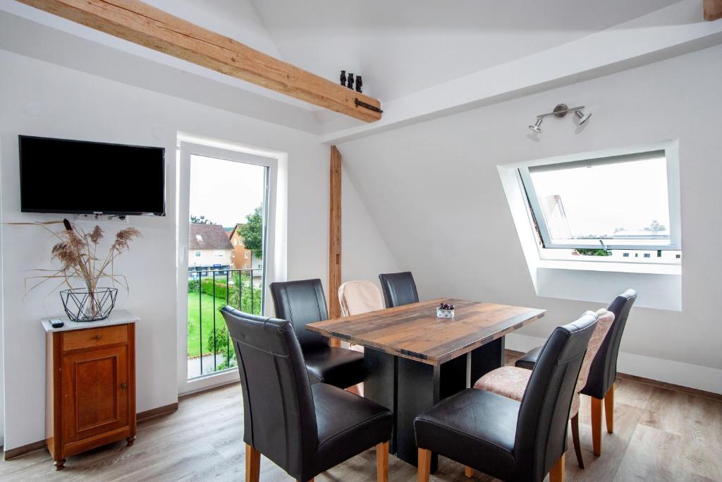 Neu renovierte Dachgeschosswohnung - 2