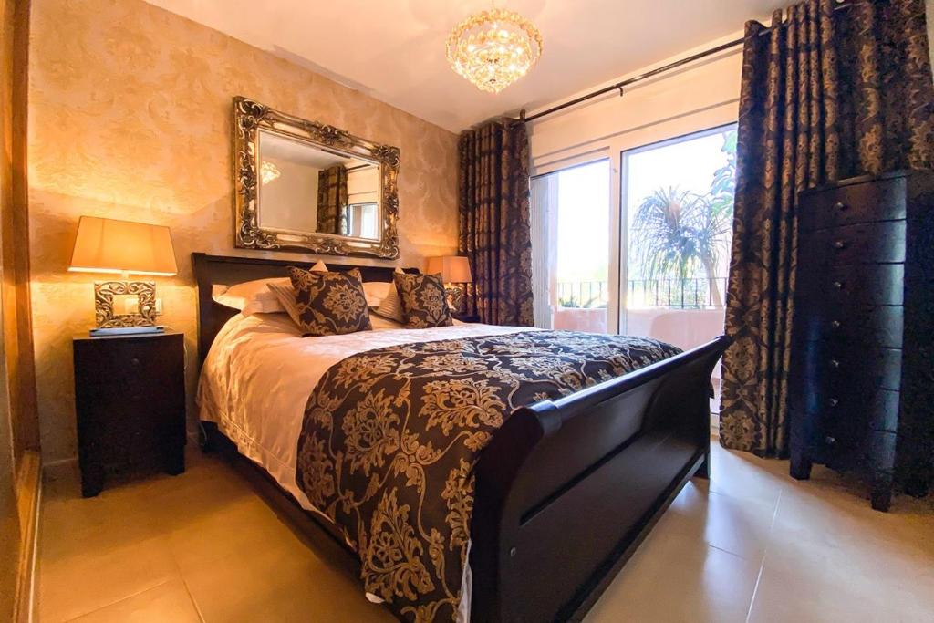 Luxury South Facing Groundfloor Apt - 5
