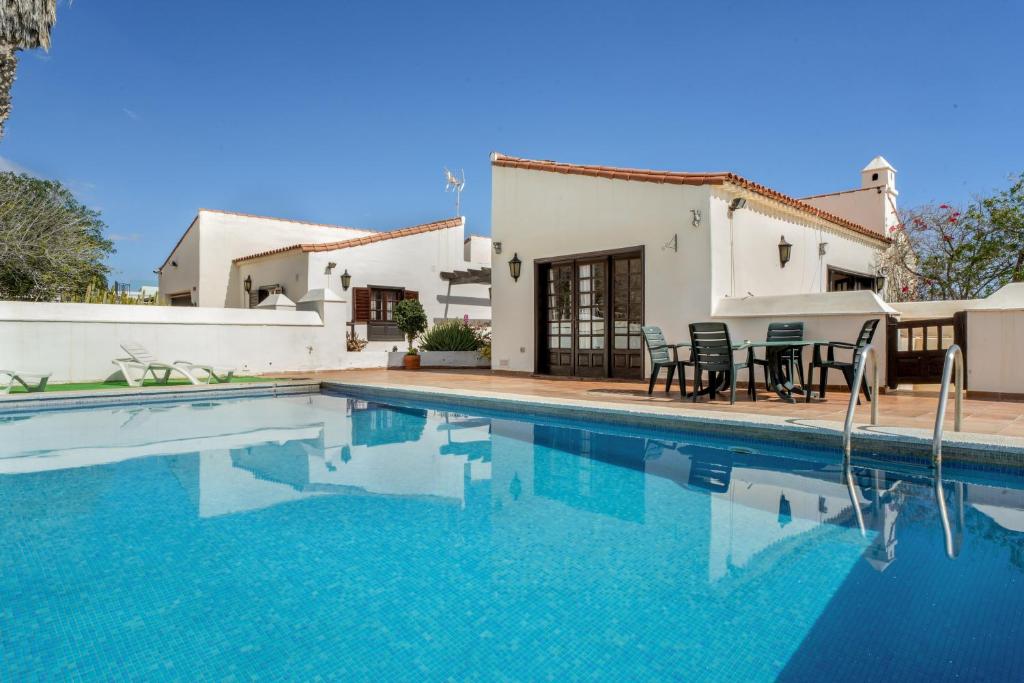 3-bedroom Villa in Golf del Sur - 2