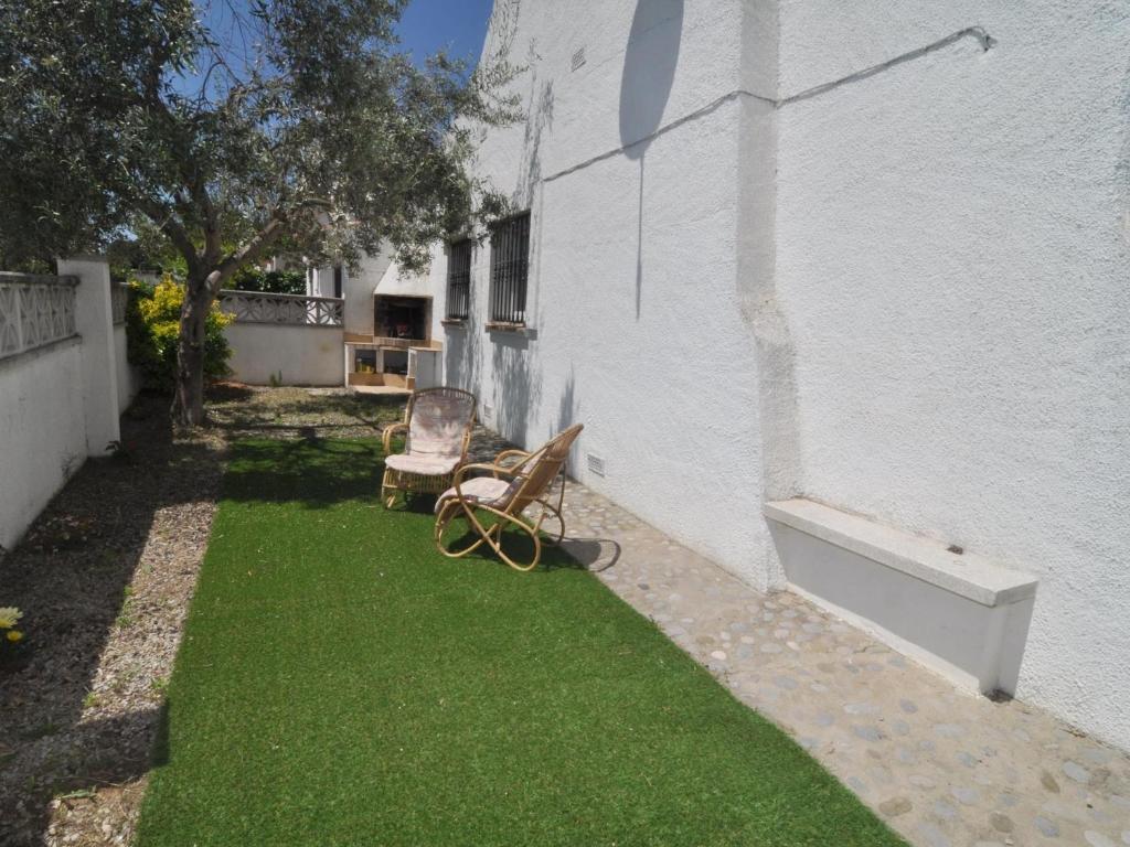 Casa en planta baja con jardín y piscina comunitaria en una zona tranquila de L'Escala - HISP-7-14 - 1