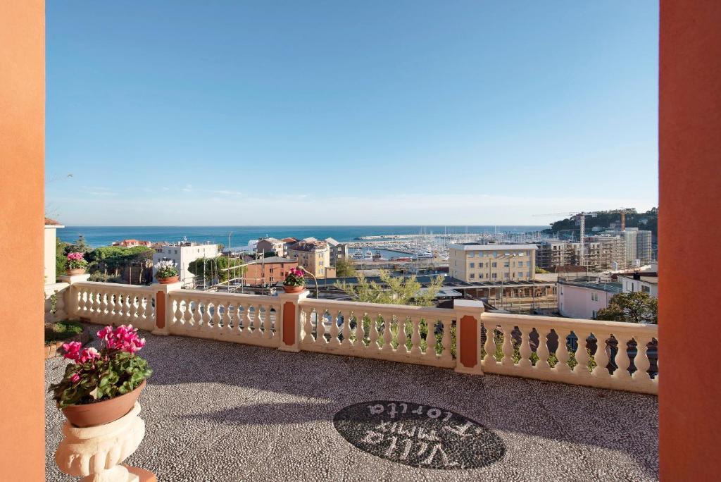 Trilocale in villa vista mare Apt 3 - 4