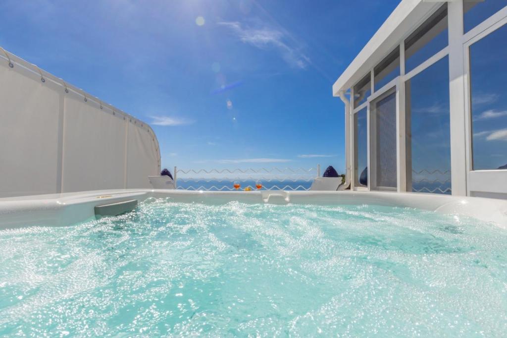Aurora Luxury Suites Seaview - 3