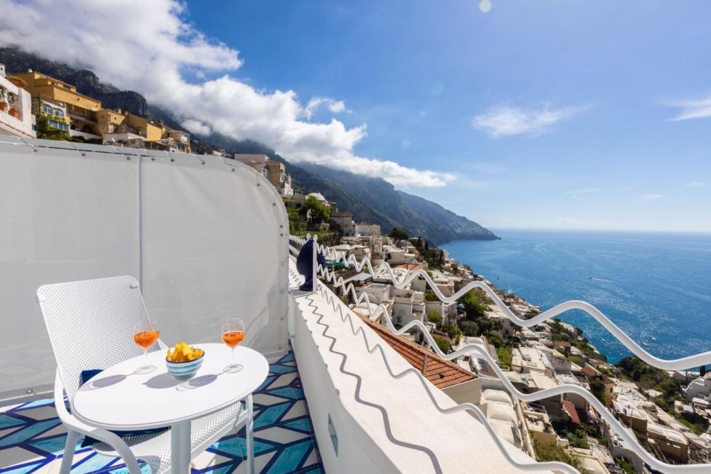 Aurora Luxury Suites Seaview - 2