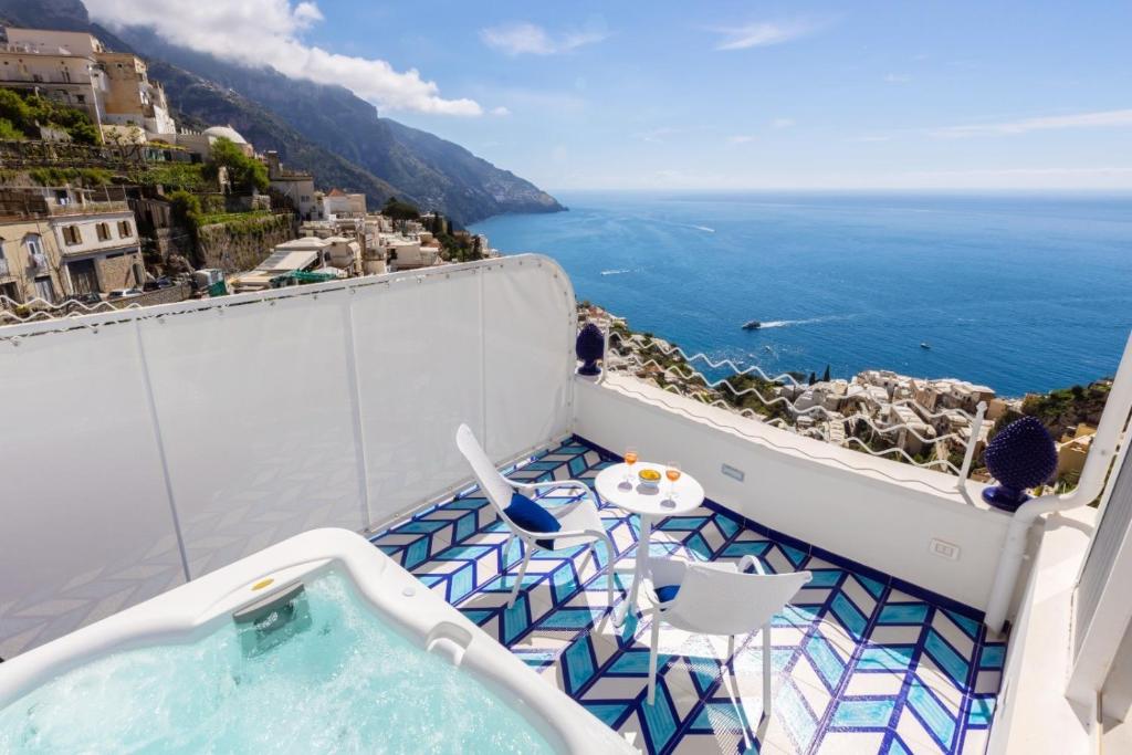 Aurora Luxury Suites Seaview - 4