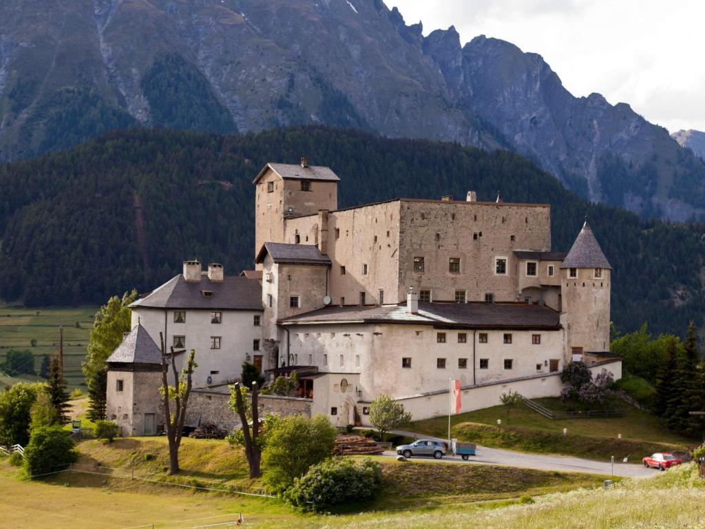 Apartment Schloss Naudersberg 2 in Nauders by Interhome - 2