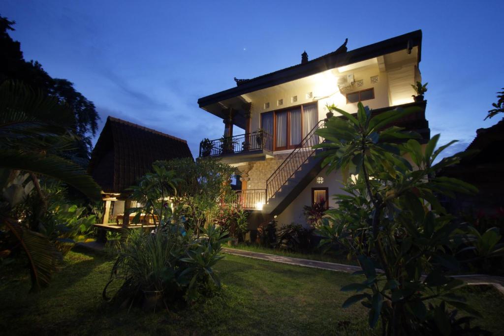 Loris Homestay — Hotel in Bali