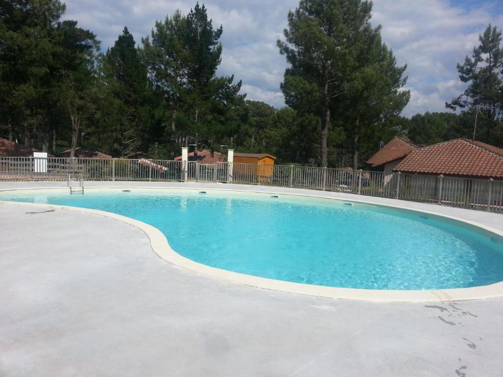 Maison, Piscine sous les pins - 2