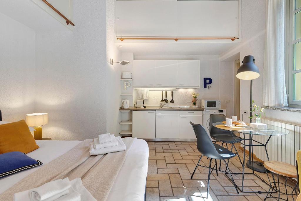 Studio Apartment 1 Min From Lake - 4