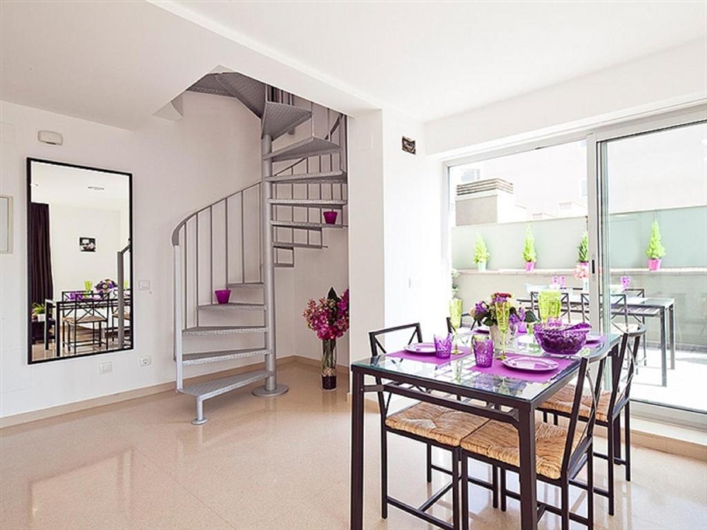 Charmsuites Nou Rambla Apartments