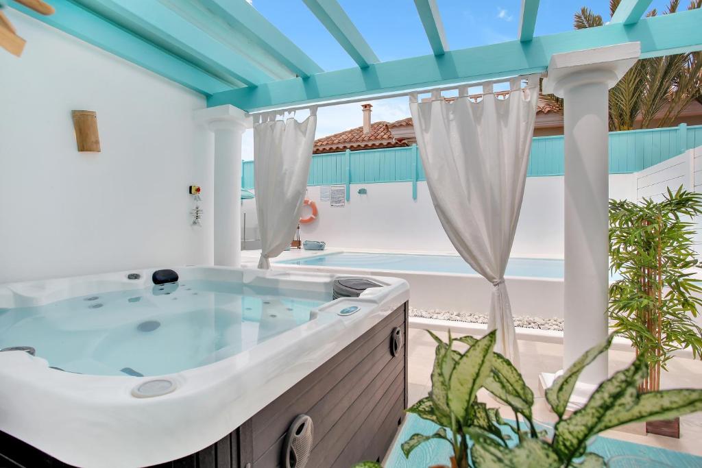 Orange Light with private pool - 2