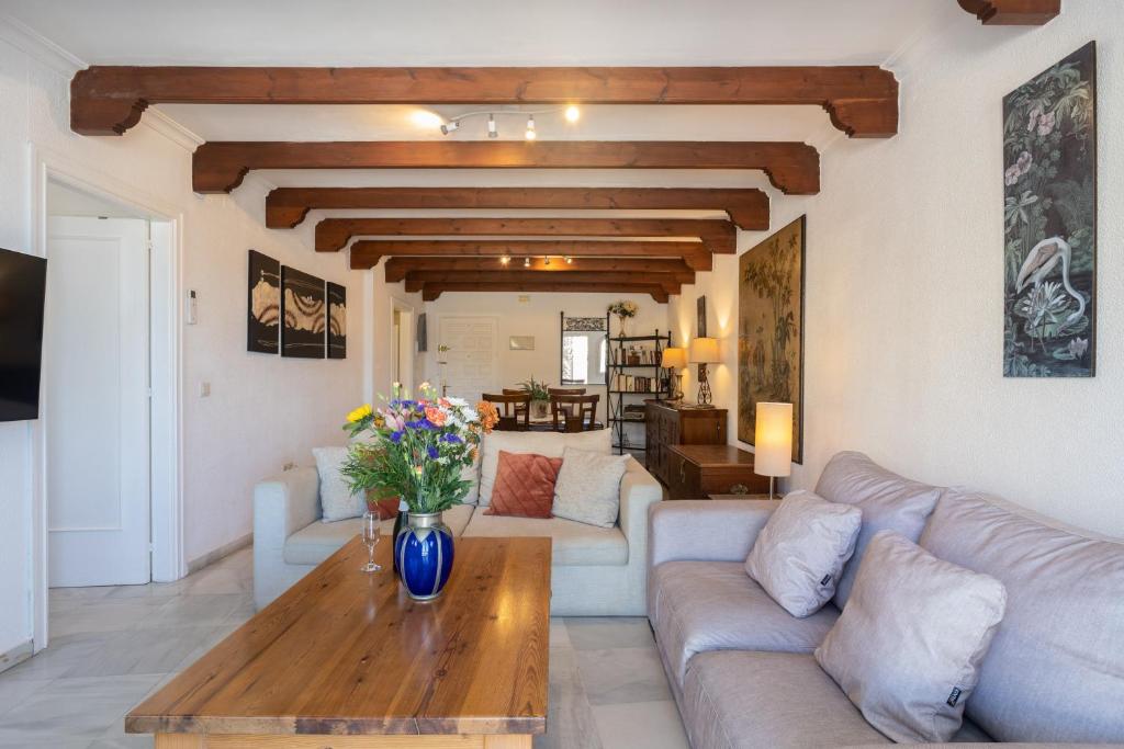 Comfortable Yacht Club Apartment - 3