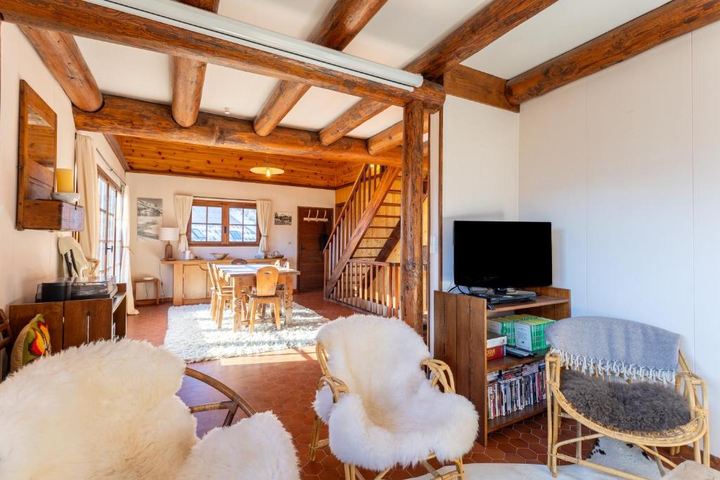 South-facing Chalet With Views - 4