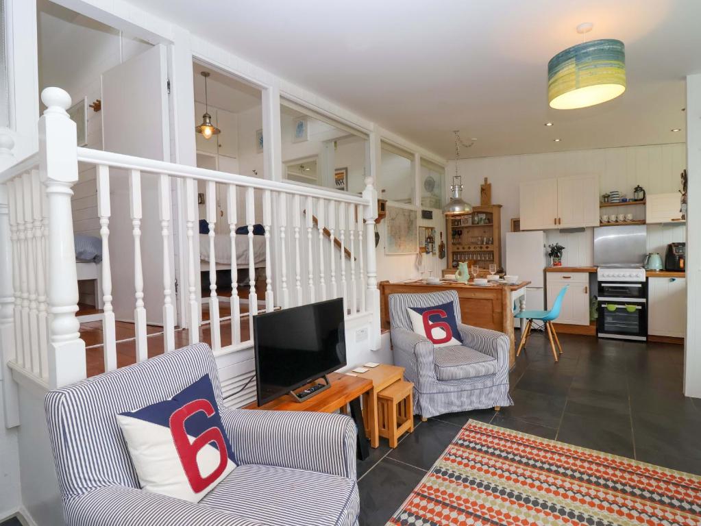 2 Brook Cottages, Hope Cove photo 2