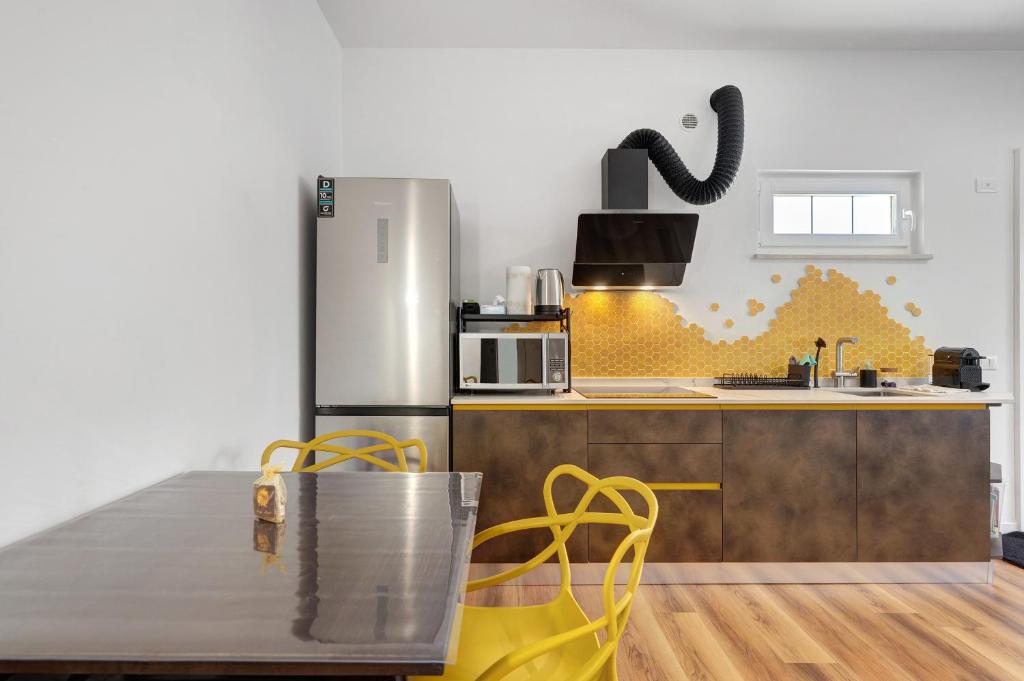 Honey Home With Parking - 3