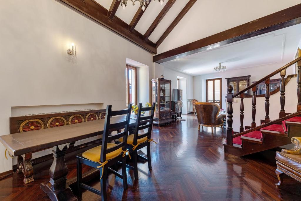 Very Elegant Historic Apartment F2 - 4