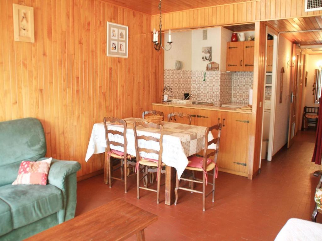 Apartment for 5 people with pool - 2