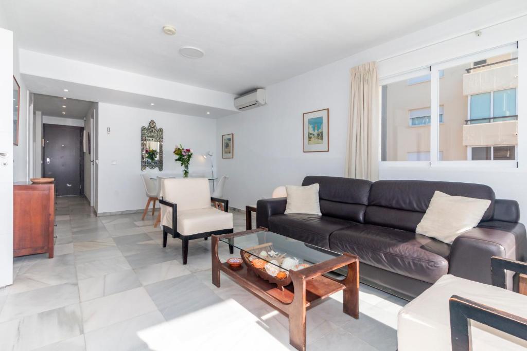 Apartment Facing the Sea and Marina - 5