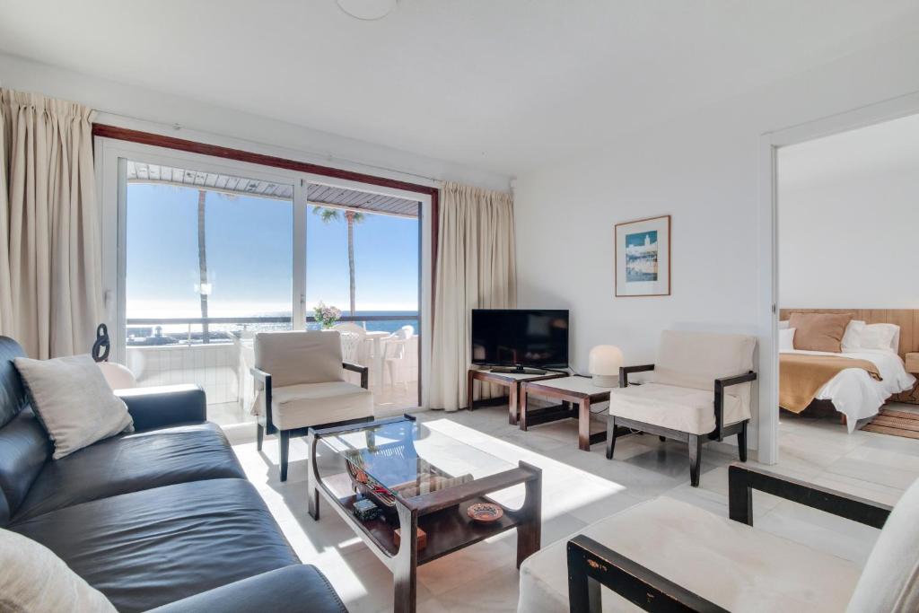 Apartment Facing the Sea and Marina - 3