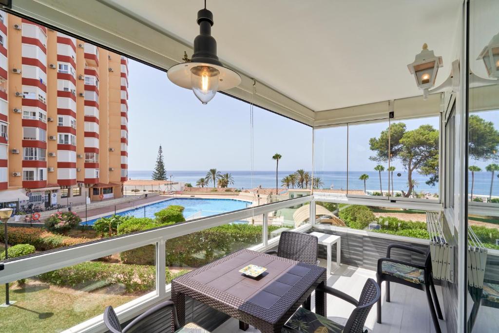 Primera línea con terraza A104 - 1