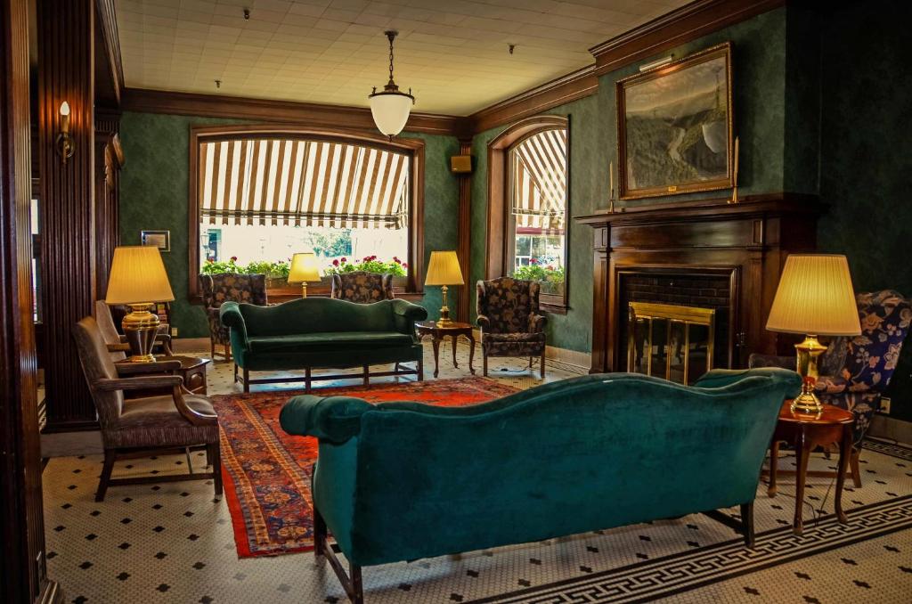 Penn Wells Hotel photo