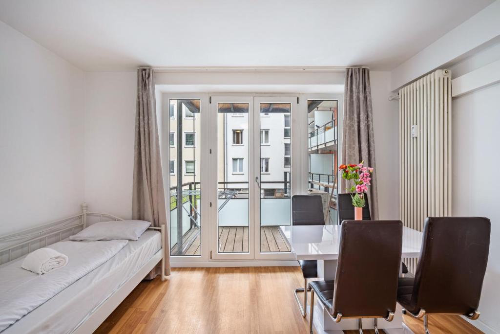 Aldars Urban Suite No.10 - 3