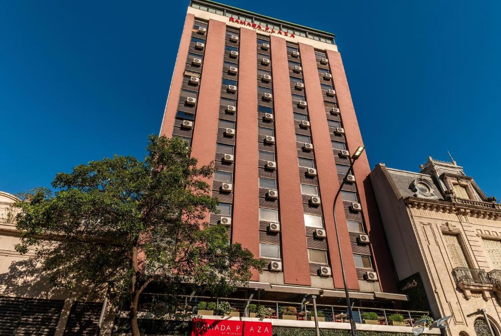 Ramada Plaza by Wyndham Tucuman - 2