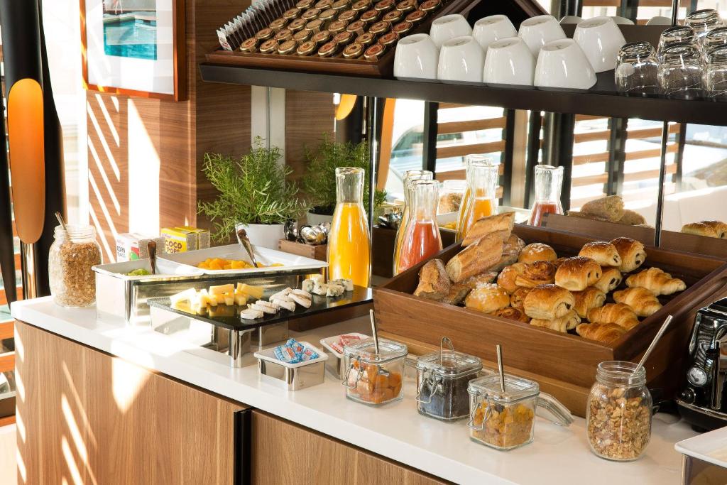 ホテル エッフェル トゥレネ - Dining image