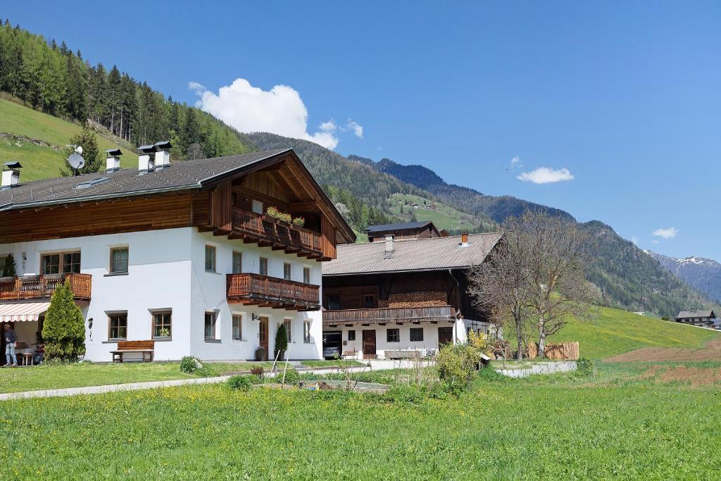 Klamperhaus-Hof - 1