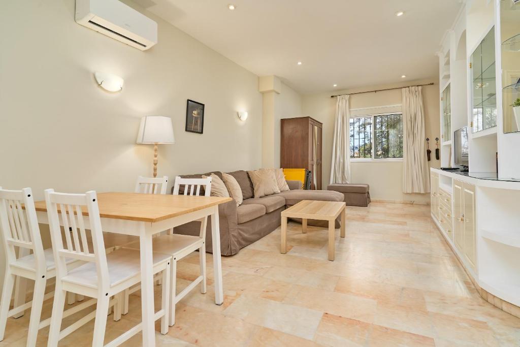 Poolside Apartment Nerja - 3