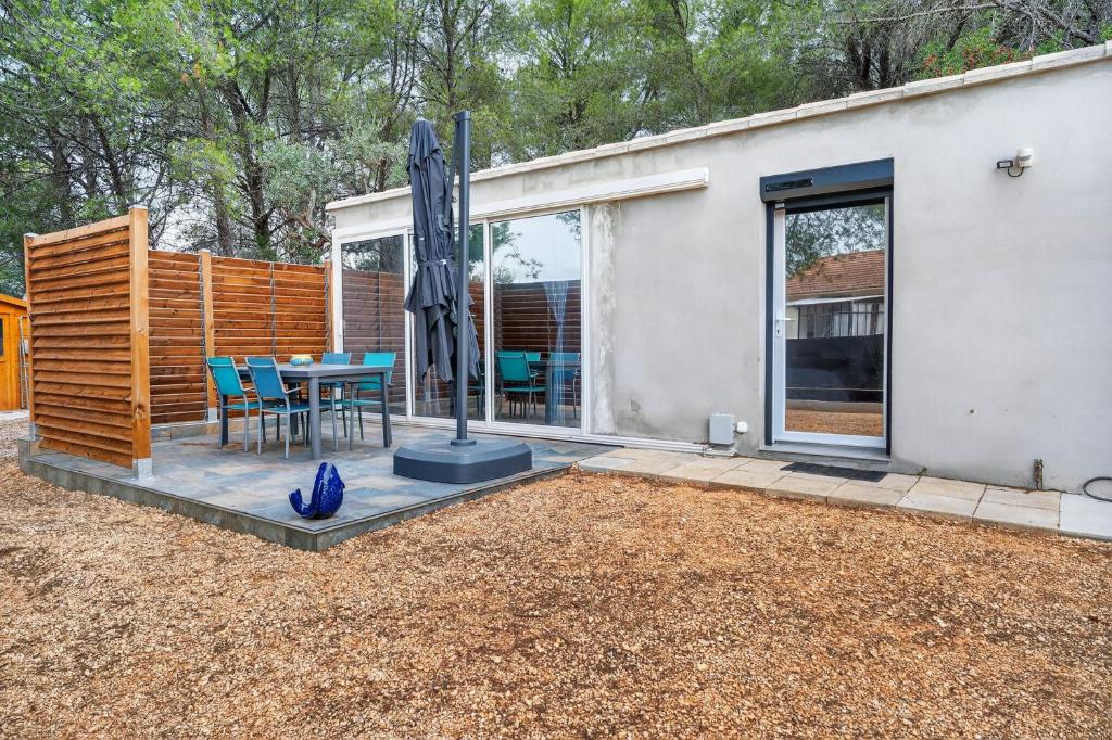 Cabanon des Amandiers avec terrasse - 1
