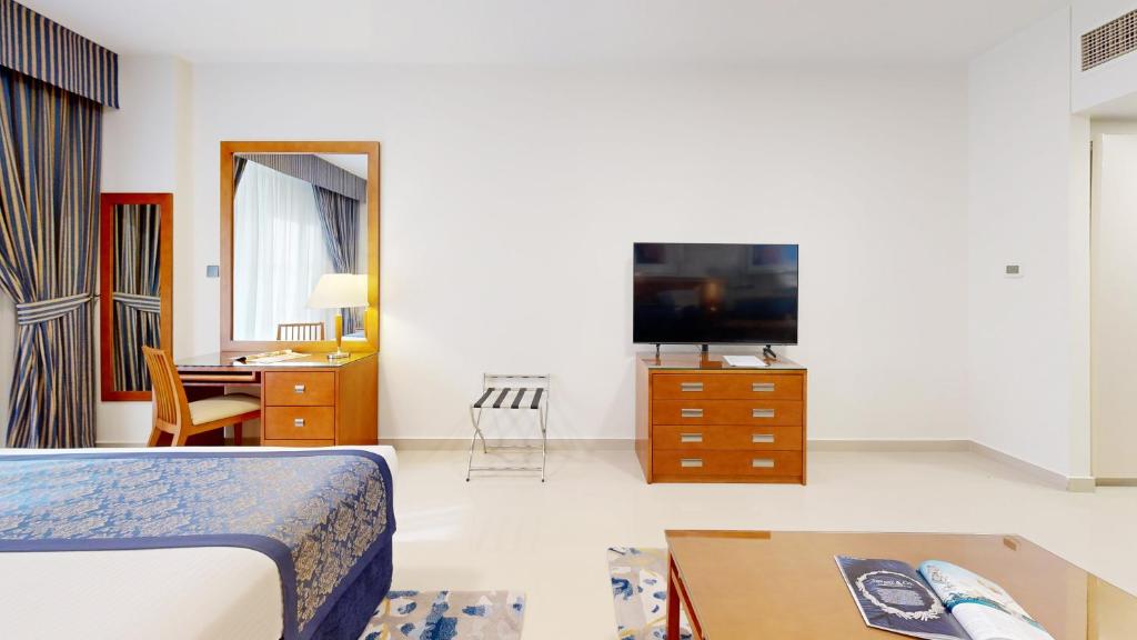 Shared lounge/TV area