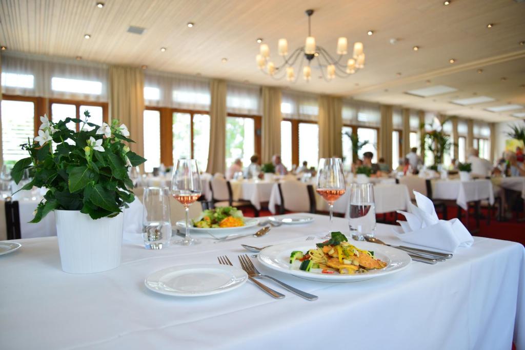 Hotel Kurhaus am Sarnersee photo