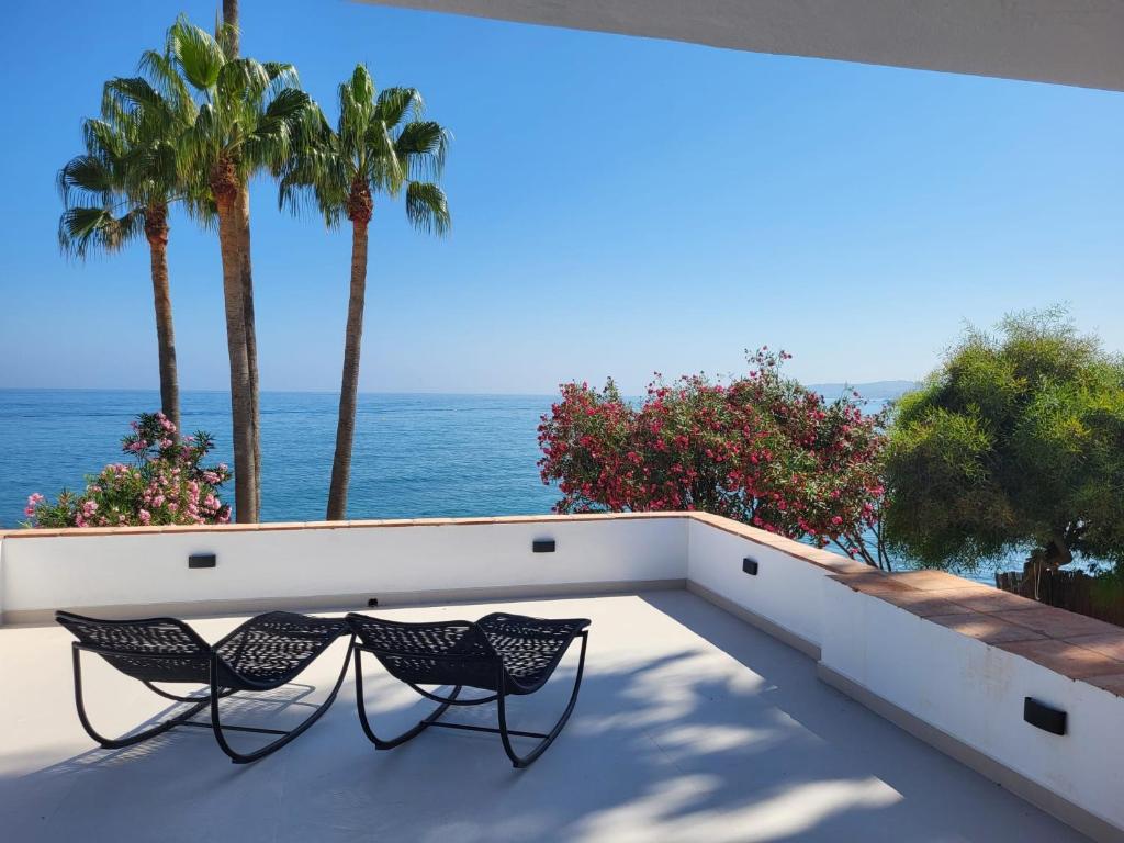 Beachfront Villa - 4