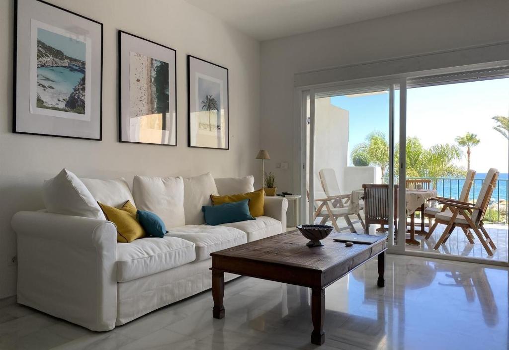 Frontline Beach Apartment - 4