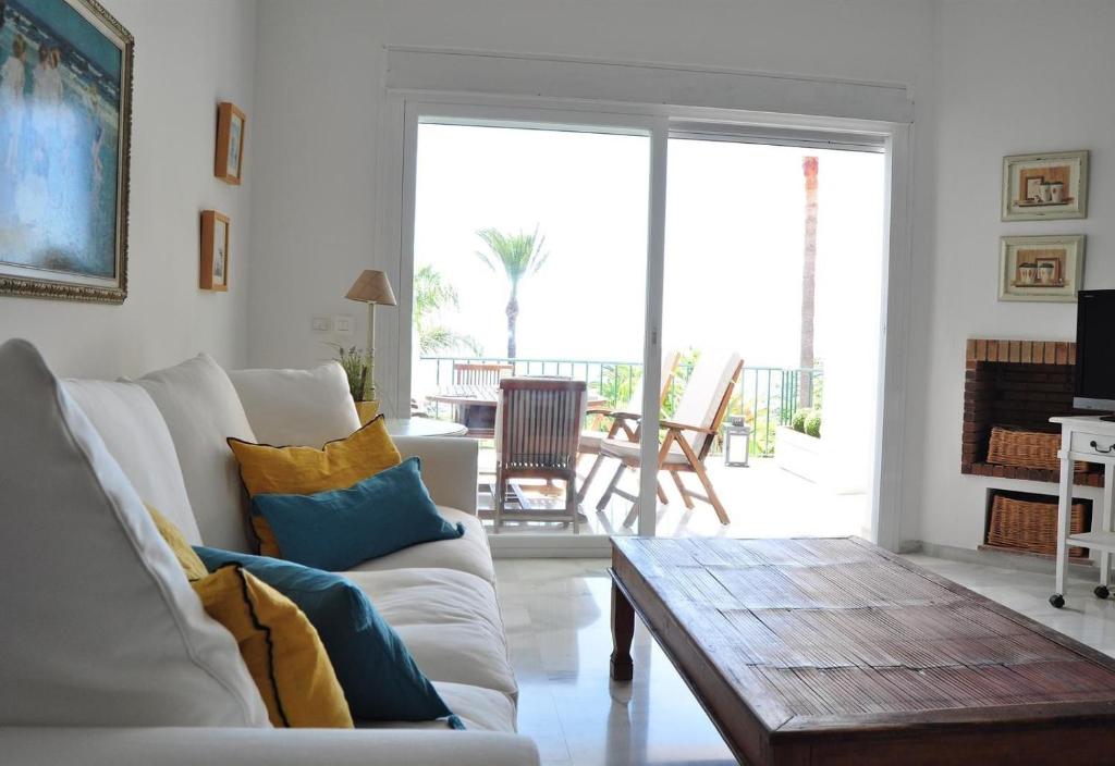 Frontline Beach Apartment - 5