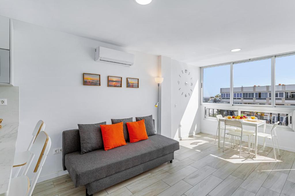 Newly Refurbished Beachfront - 3