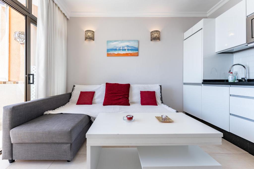 Stunning marina view apartment - 5