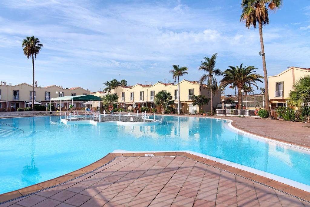 Oasis Pool View - 3