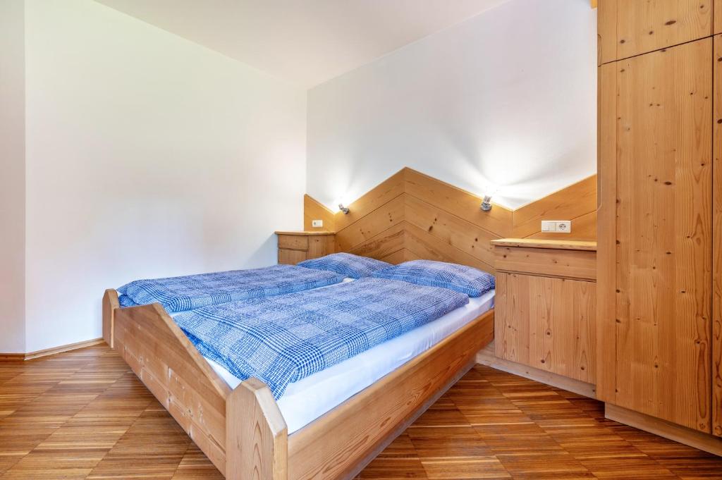 Lindenhof Apt 9 - 4